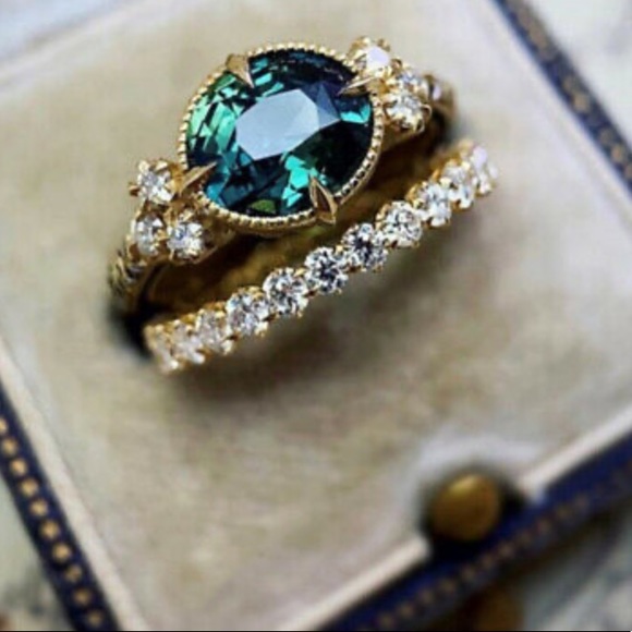 New 18k gold plated engagement ring set - Picture 3 of 7